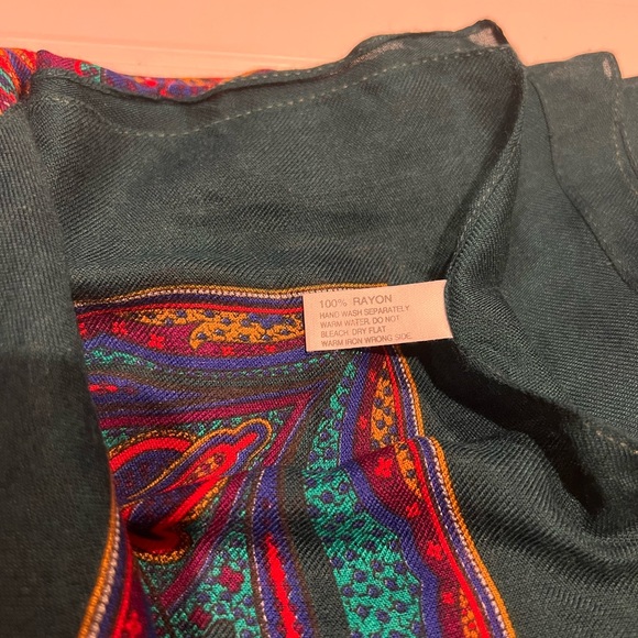 Symphony Scarfs Made in Italy 100% Rayon Paisley Scarf Emerald Green Jewel Wrap - Picture 3 of 5